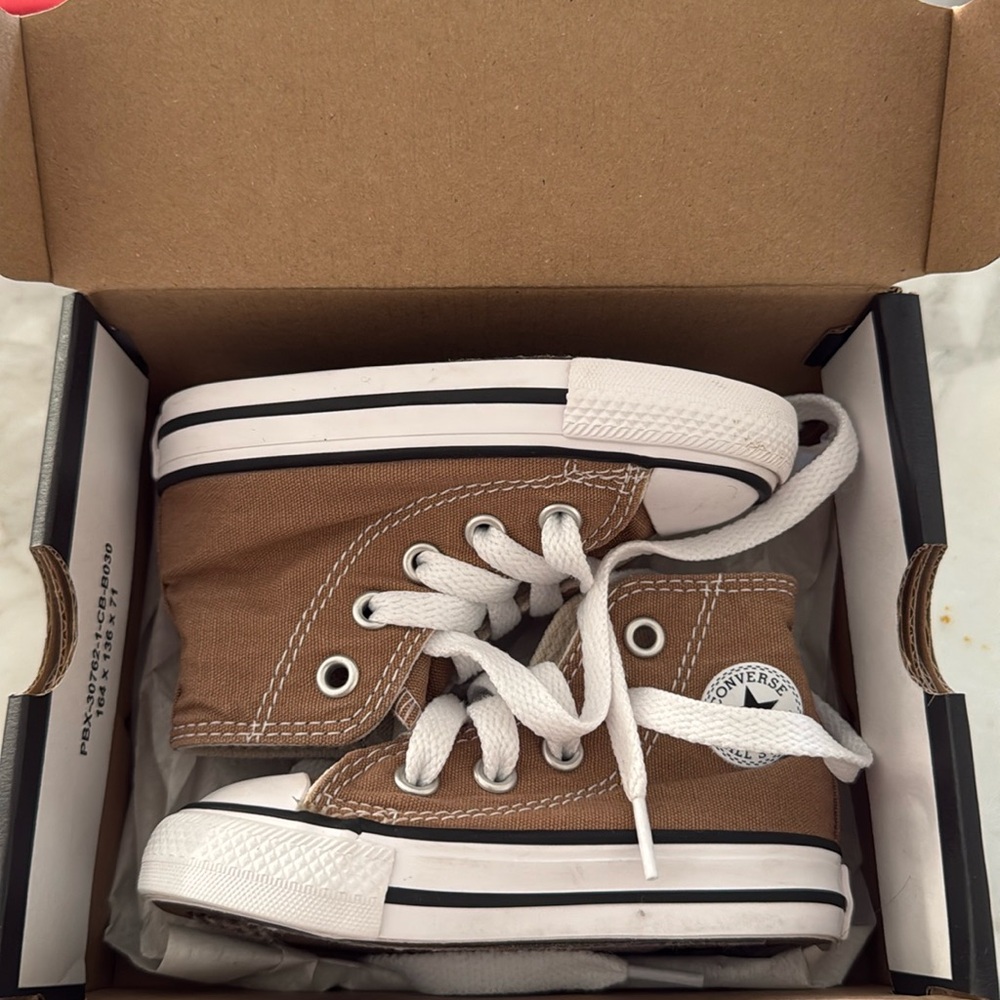 TODDLER SIZE 4 TAN CONVERSE
